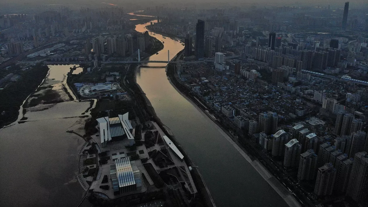 „Viața e scurtă”. Lecția unei femei din Wuhan după lupta cu pandemia de COVID-19, la un an de la primele cazuri depistate