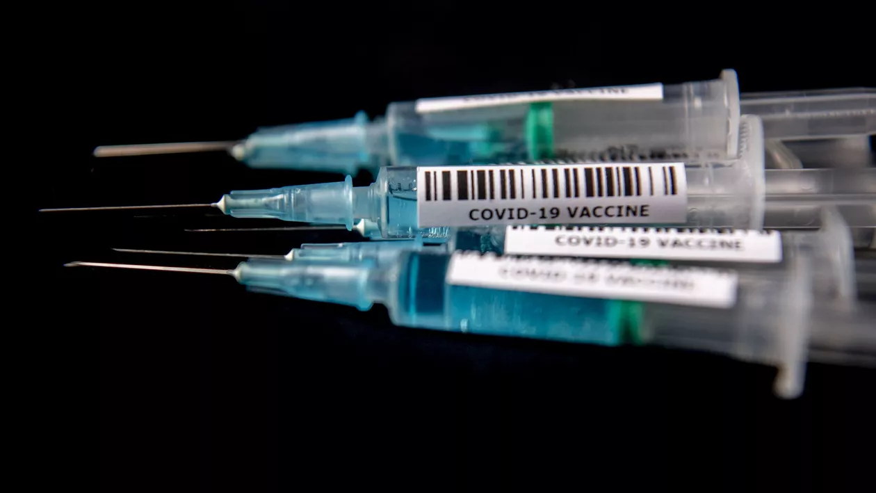 Persoanele care doresc să se vaccineze împotriva COVID-19 se vor putea programa online, telefonic, prin medicul de familie sau prin direcția de asistență socială