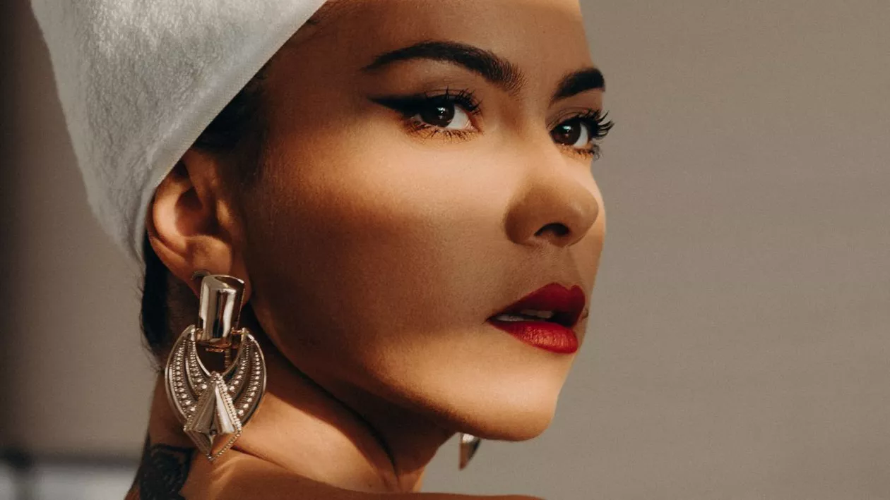 EXCLUSIV // Crăciunul alături de Inna. Cum arătau Sărbătorile de iarnă pentru artistă atunci când era mică: „Probabil bicicleta a fost cel mai frumos cadou primit”