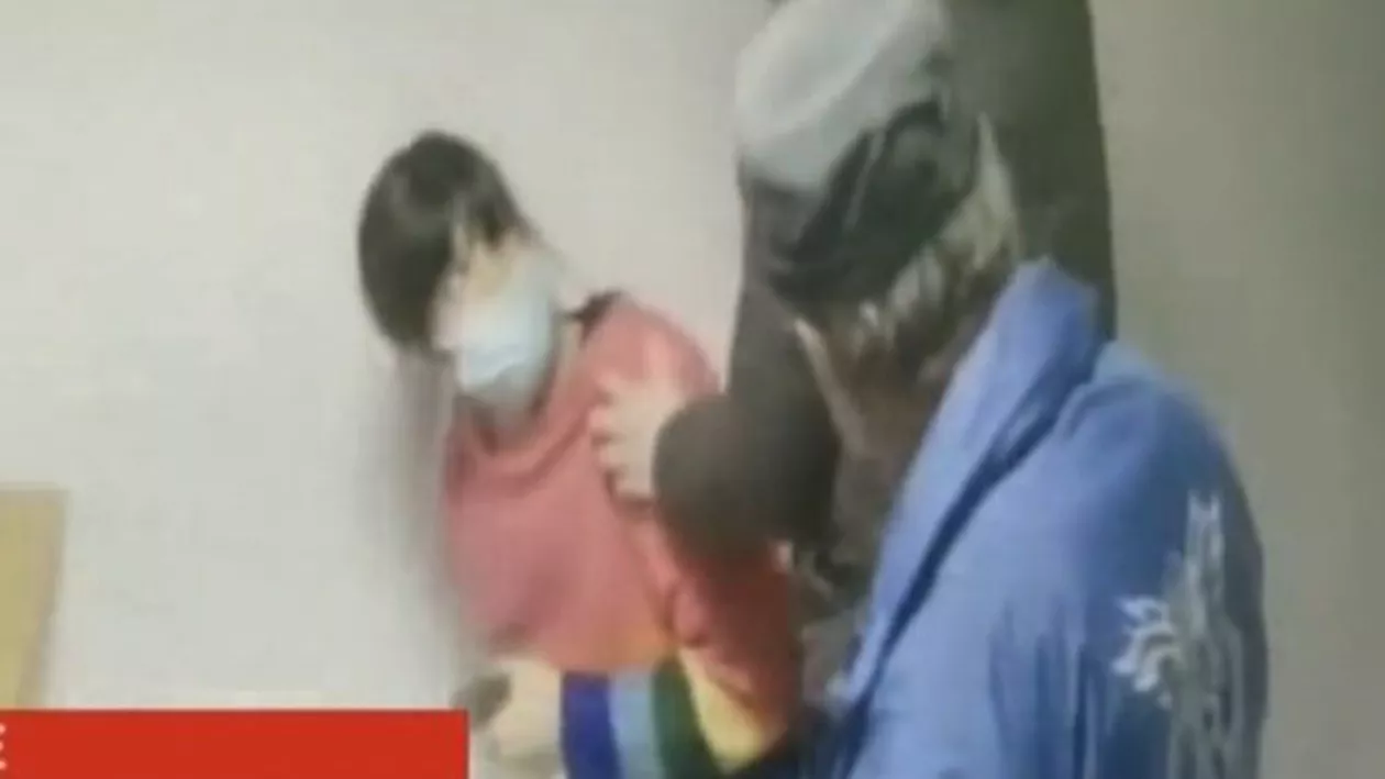 Imagini noi în cazul tinerei agresate de paznicii unui magazin, după ce ar fi încercat să sustragă câteva produse (VIDEO)