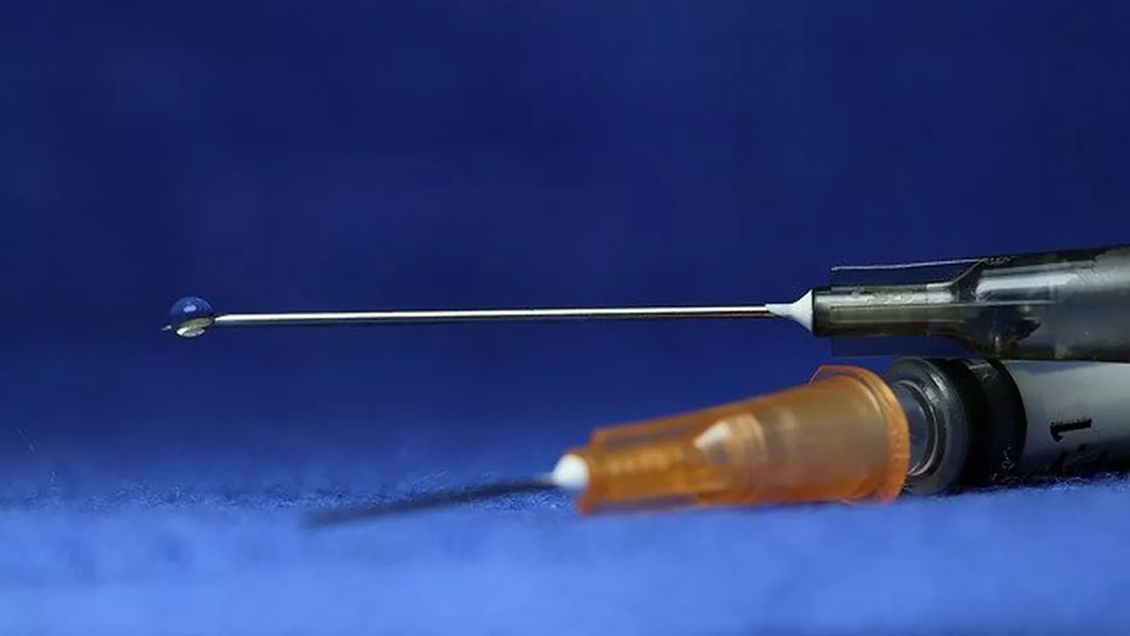 Studiile arată că vaccinul dezvoltat de AstraZeneca este 100% eficient în prevenirea complicațiilor severe și ar putea salva milioane de vieți. Când va fi aprobat