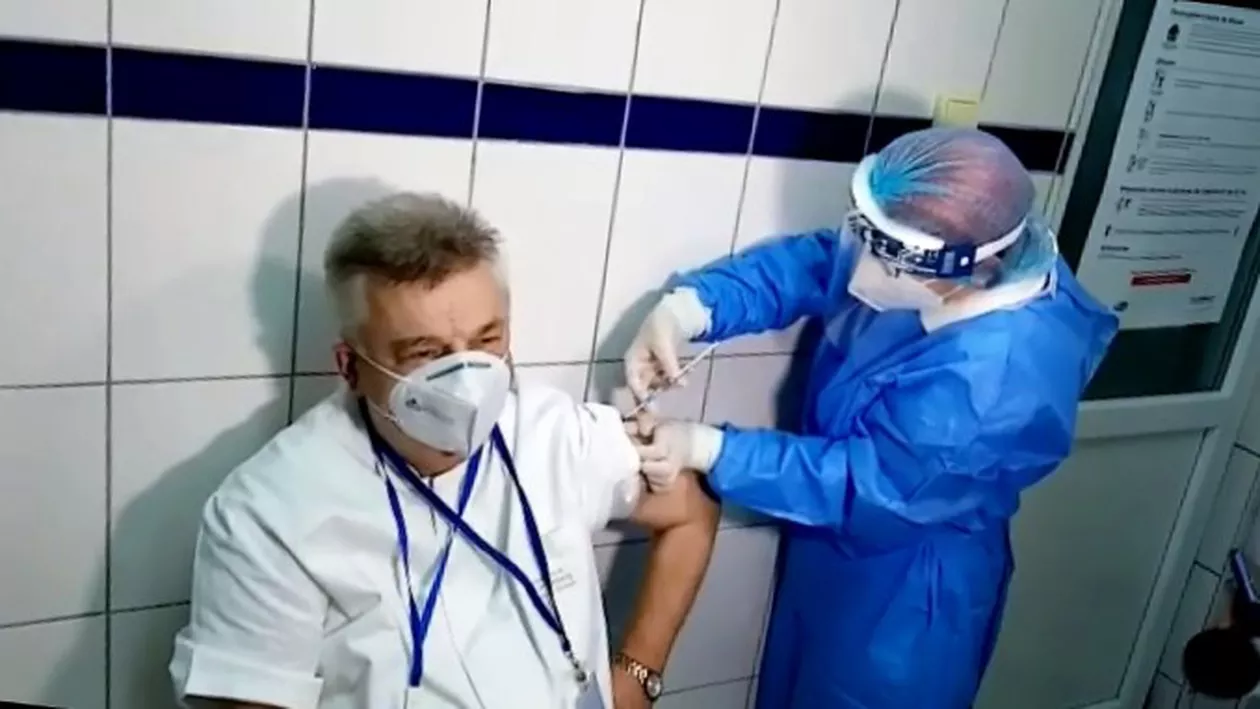 Medicul Sorin Rugină, prima persoană vaccinată anti-COVID din Constanța: Nu am avut nicio reacţie, doar bucuria că m-am vaccinat