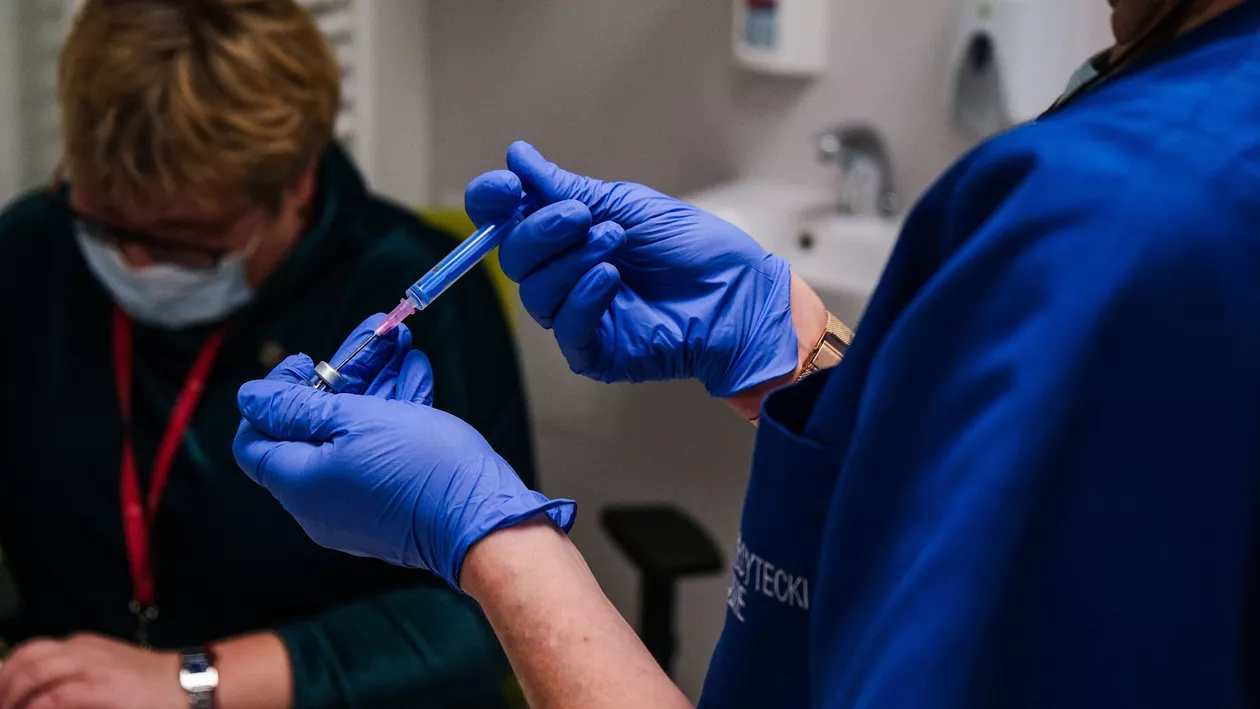 Dacă vrei să călătorești anul viitor, s-ar putea să ai nevoie de un pașaport de vaccinare