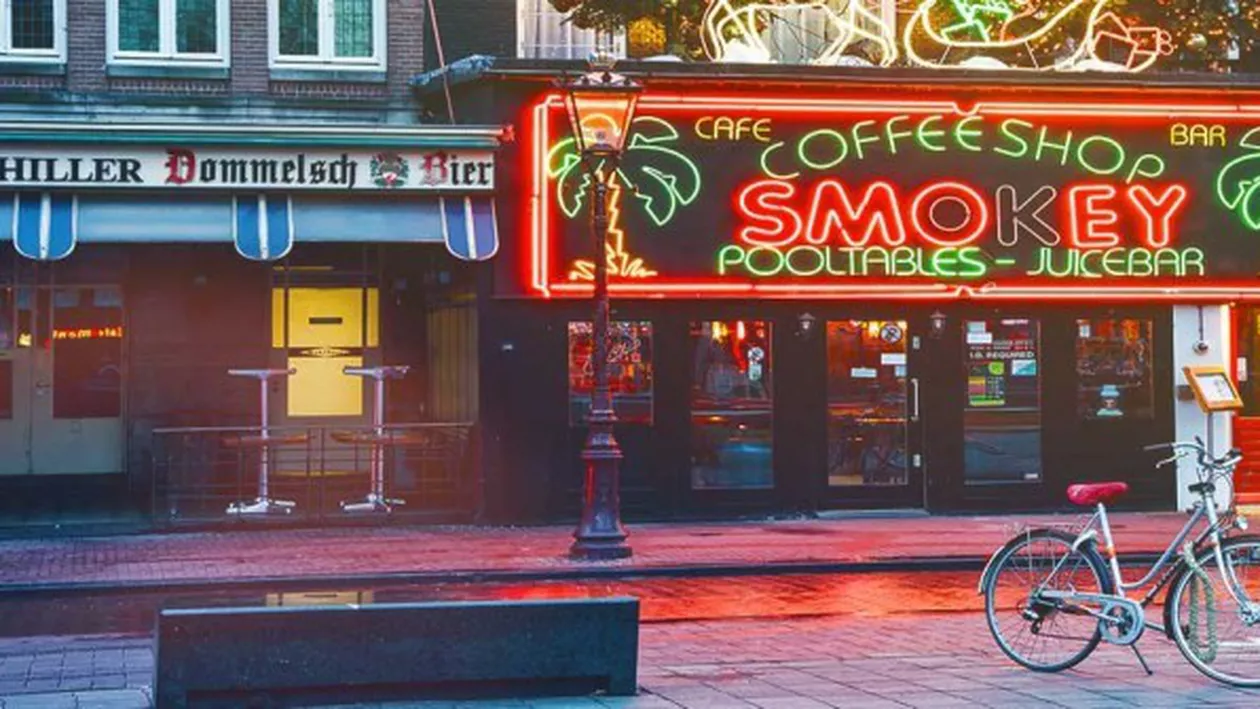 Accesul turiștilor în magazinele din Amsterdam care vând cannabis ar putea fi interzis