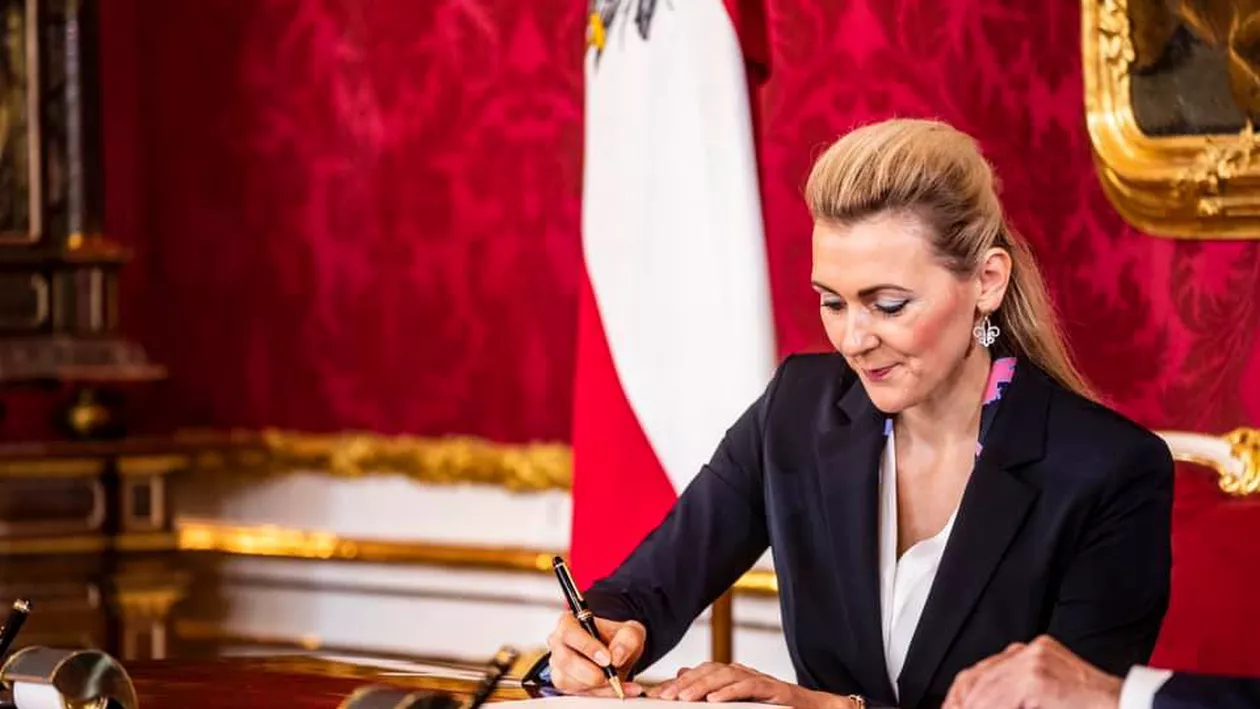 Austria: Ministrul muncii a demisionat după ce a fost acuzată de plagiat