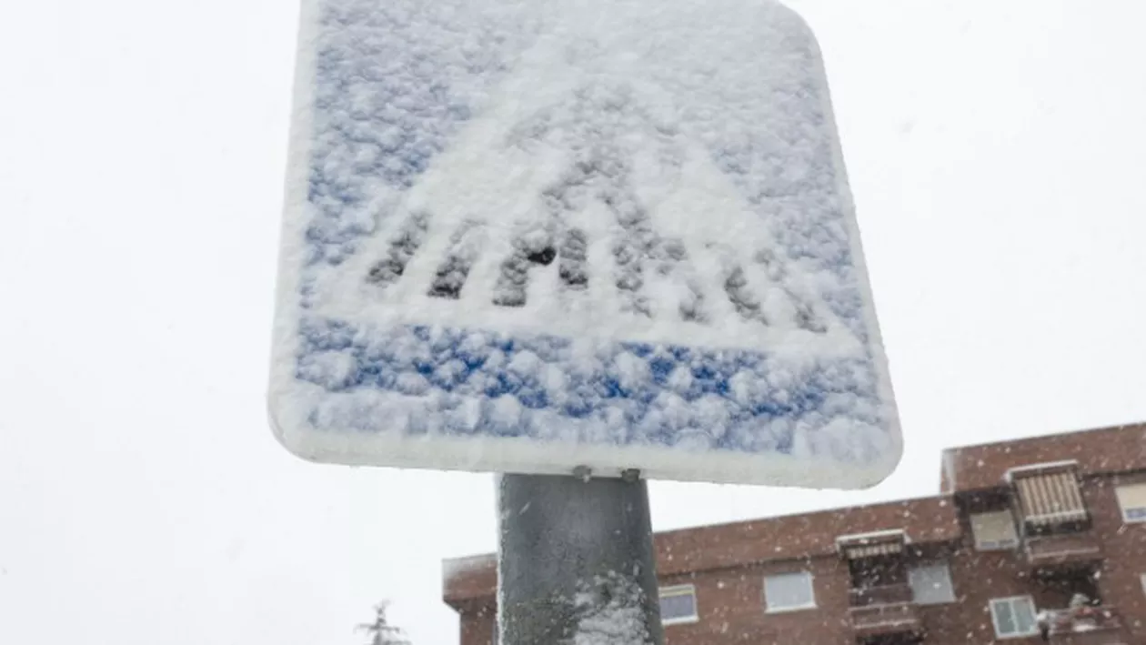 Prognoza meteo: Ger, ninsori abundente și vânt puternic până la sfârșitul săptămânii