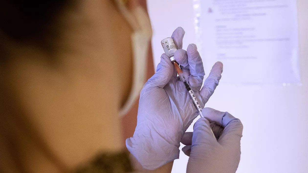 Aproximativ 46 de țări au început campaniile de vaccinare anti-COVID-19. Circa 28 de milioane de doze administrate până în prezent