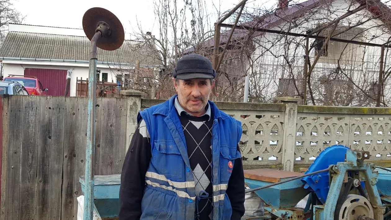 A stat în casă cu un coif vechi de 2500 ani, găsit în Siret. Apoi, mascaţii i-au bătut la uşă şi i-au spus ce e coiful, de fapt. A îngheţat !