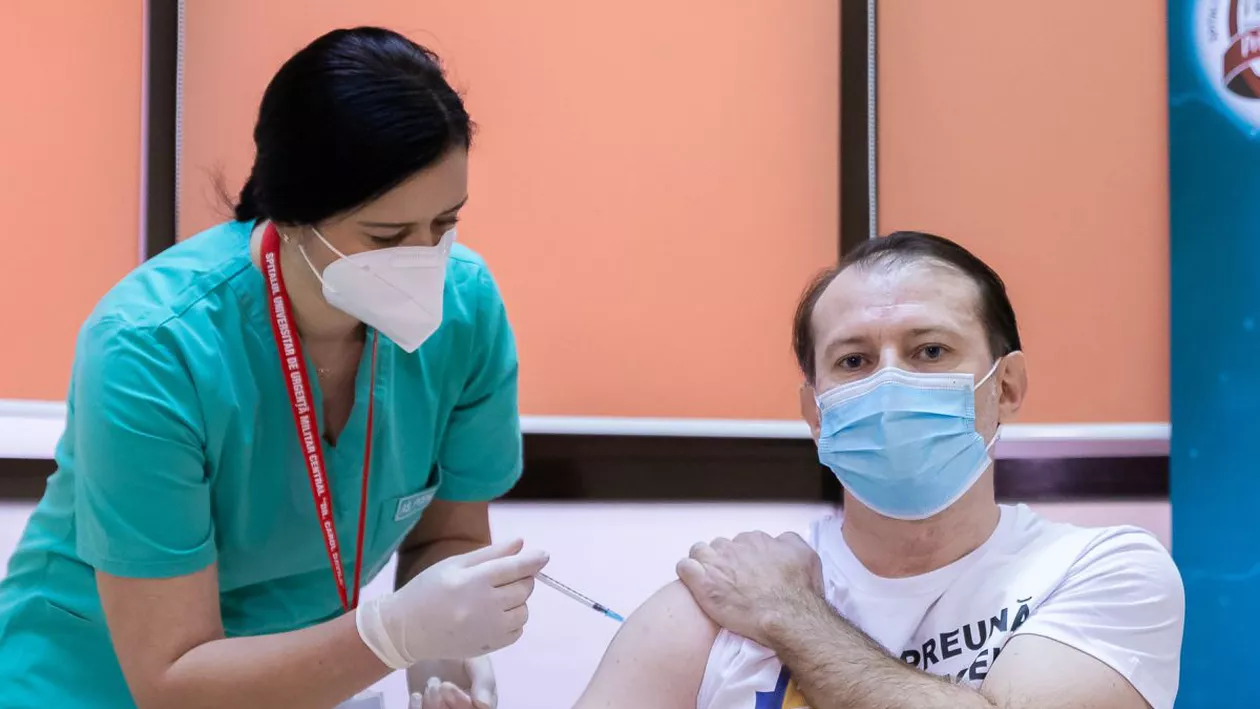 Premierul Florin Cîțu s-a vaccinat anti-COVID, la Spitalul Militar din București (VIDEO)