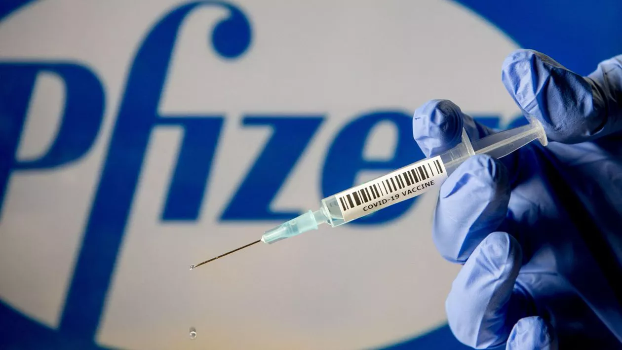 Compania Pfizer anunță că are un plan pentru a limita întârzierile privind livrarea dozelor de vaccin