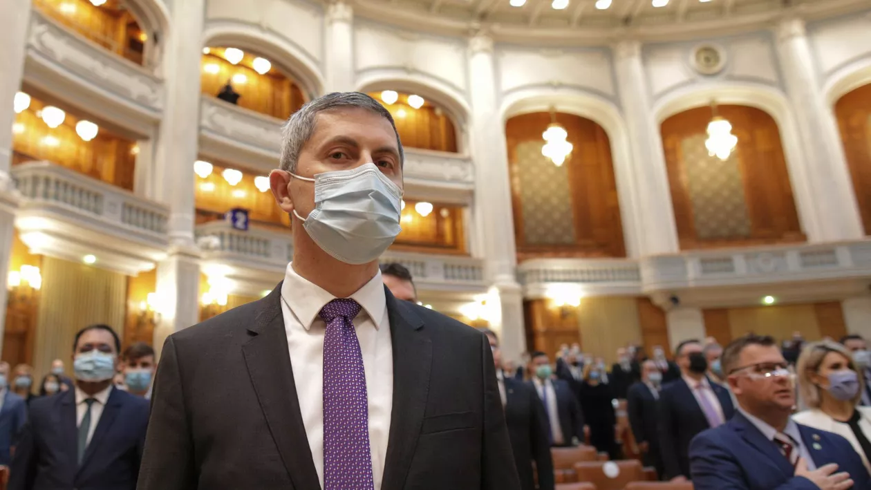 Dan Barna: Unele academii sunt, de fapt, sinecuri pentru plata unor politruci / Sectorul privat nu poate ține la nesfârșit în spate un sector public supradimensionat / Numeroși angajați doar încasează salariile
