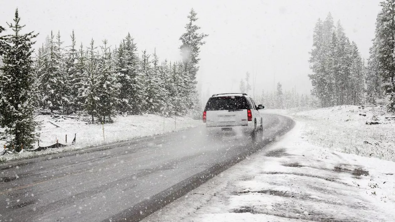 Trafic rutier restricționat, joi dimineață, în sud-estul țării, din cauza condițiilor meteo