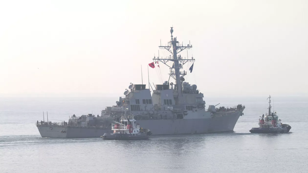 Un avion de luptă rusesc Su-24 a trecut pe lângă distrugătorul american USS Donald Cook, în Marea Neagră, la mică altitudine (VIDEO)