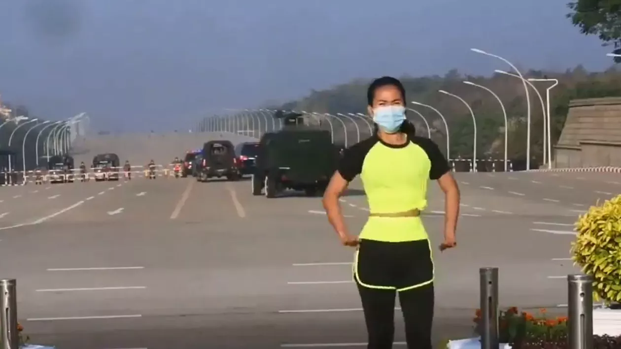 Imagini virale din Myanmar. O profesoară de aerobic își făcea numărul în aer liber, chiar în timpul loviturii de stat (VIDEO)