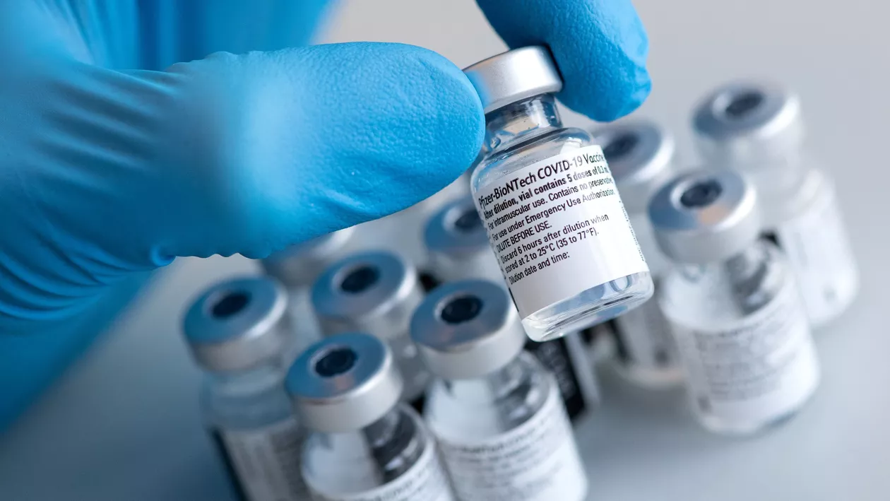Pfizer se așteaptă ca vânzarea vaccinului anti-COVID-19 dezvoltat cu BioNTech să genereze 15 miliarde de dolari în 2021. Suma reprezintă un sfert din veniturile prognozate pentru acest an