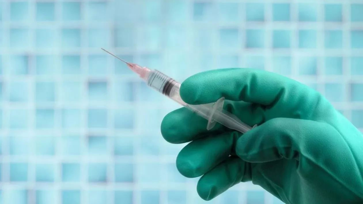 STUDIU: Vaccinul anti-COVID-19 produs de AstraZeneca şi Universitatea Oxford are o eficacitate mai mare dacă intervalul dintre administrarea celor două doze este extins la 3 luni