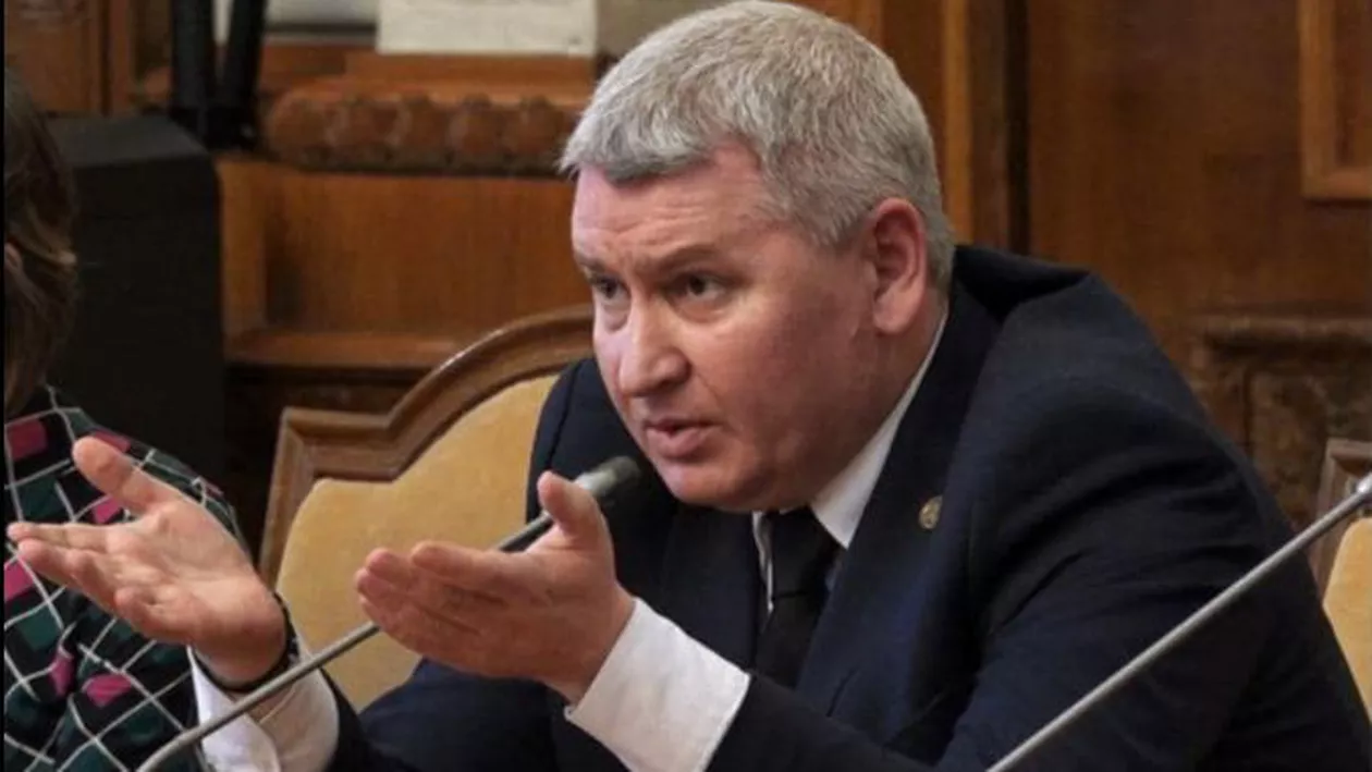 Florin Roman, către Vlad Voiculescu și Cristian Ghinea: Lăsați greaua moștenire și treceți la muncă! Nu mai avem timp de pierdut cu ștampile aruncate pe pereți
