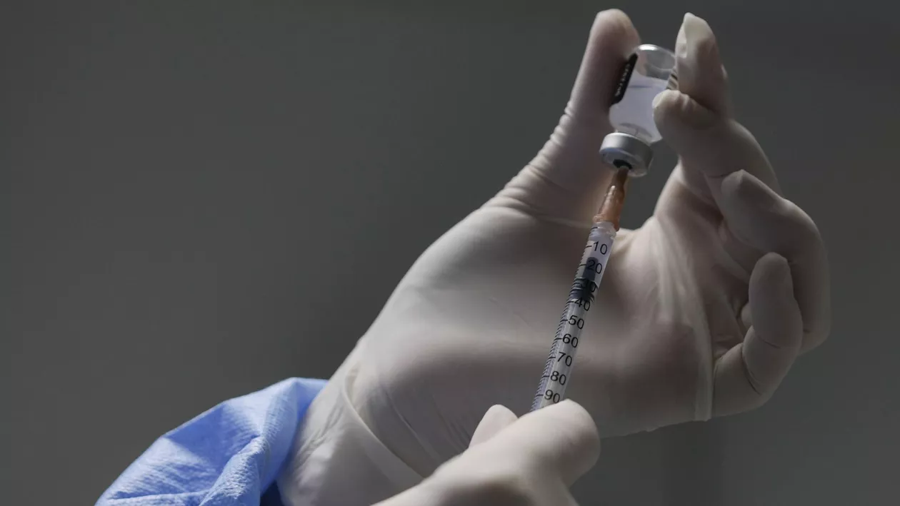 CORONAVIRUS | Universitatea Oxford lansează un studiu asupra combinării a două doze de vaccin anti-COVID-19 diferite