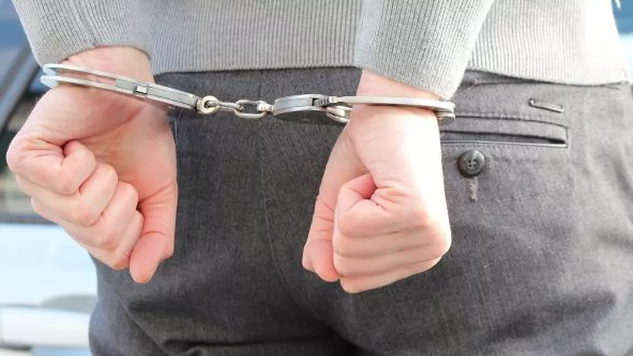 Ce pedeaspă riscă bărbatul din Hunedoara care a trântit la pământ un băiat. Copilul ar avea fisură craniană