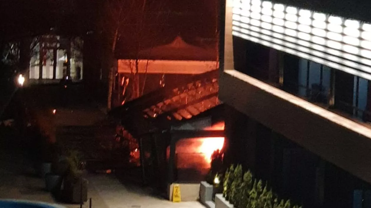 Un încălzitor a explodat pe o terasă din Prahova. Restaurantul se afla în apropierea unui hotel (FOTO)