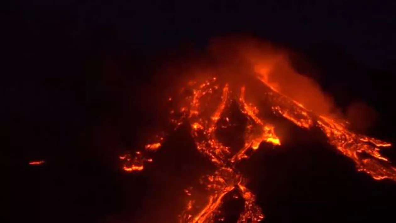 Etna a erupt din nou. E cea mai mare erupție a vulcanului din ultimii ani (VIDEO)