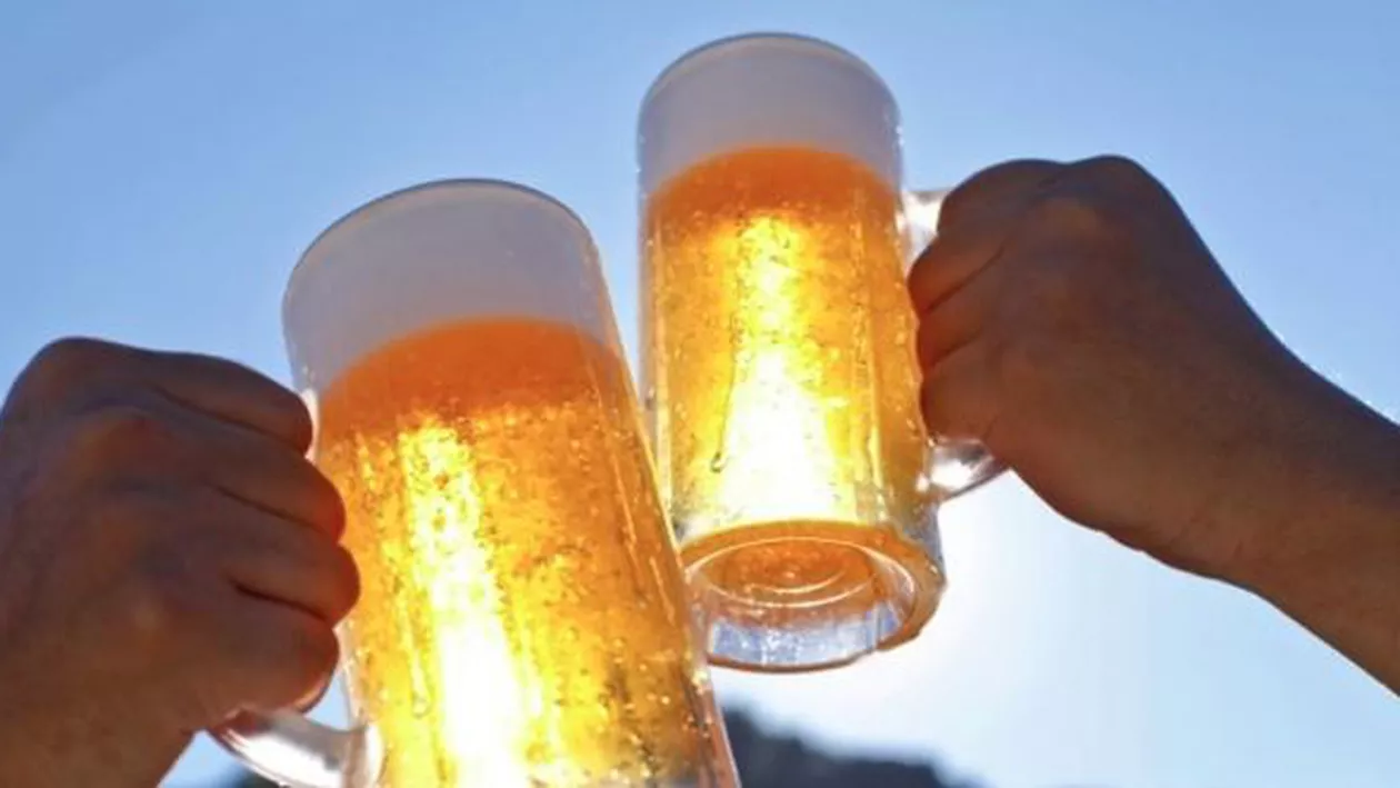 Consumul de bere ar putea redeveni legal pe stadioanele din România
