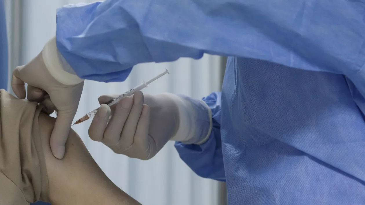 Site-ul care te anunță când sunt locuri libere la vaccinare și ce doze sunt disponibile (FOTO)