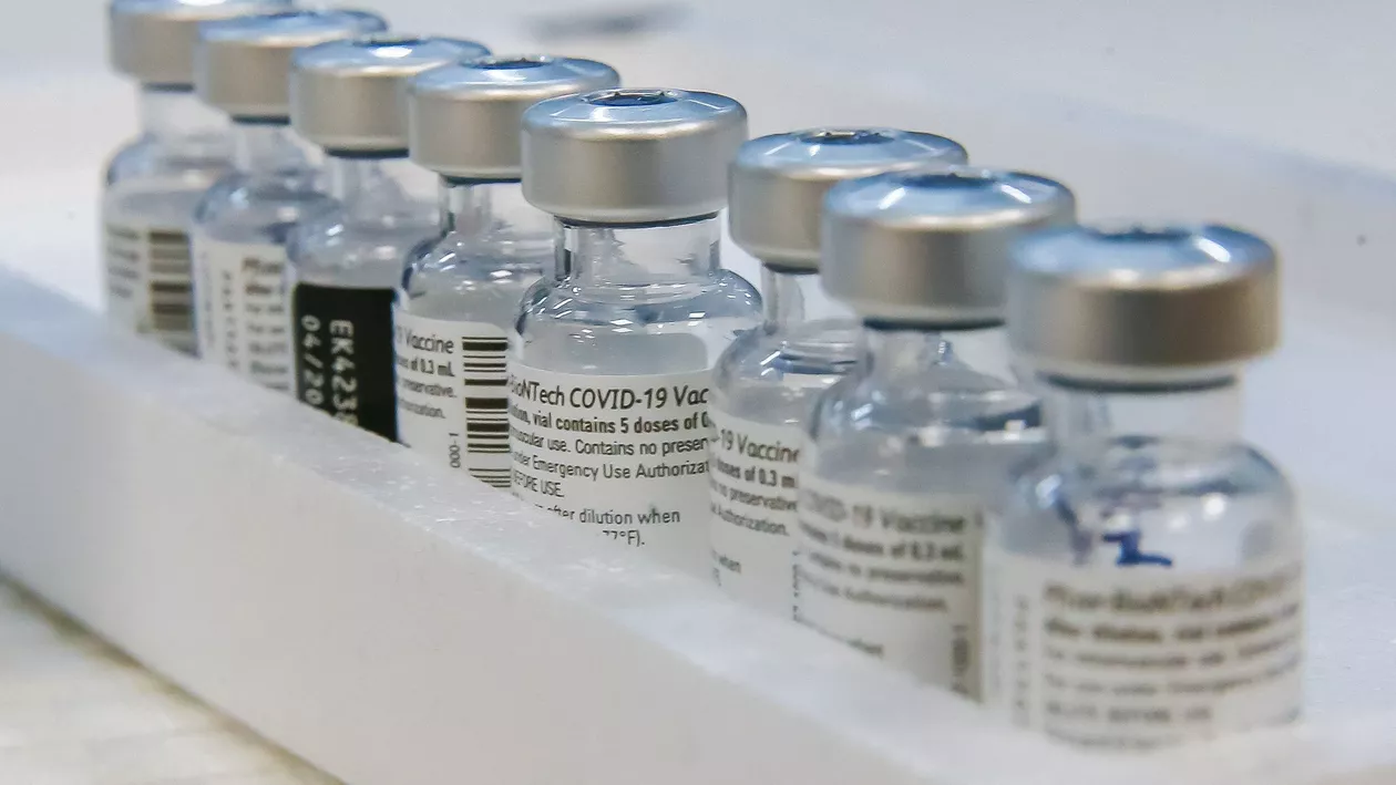 Surse: Cine este directoarea din Ministerul Sănătății care a lăsat neplătit personalul medical din centrele de vaccinare, după ce a uitat să trimită o hârtie către Finanțe