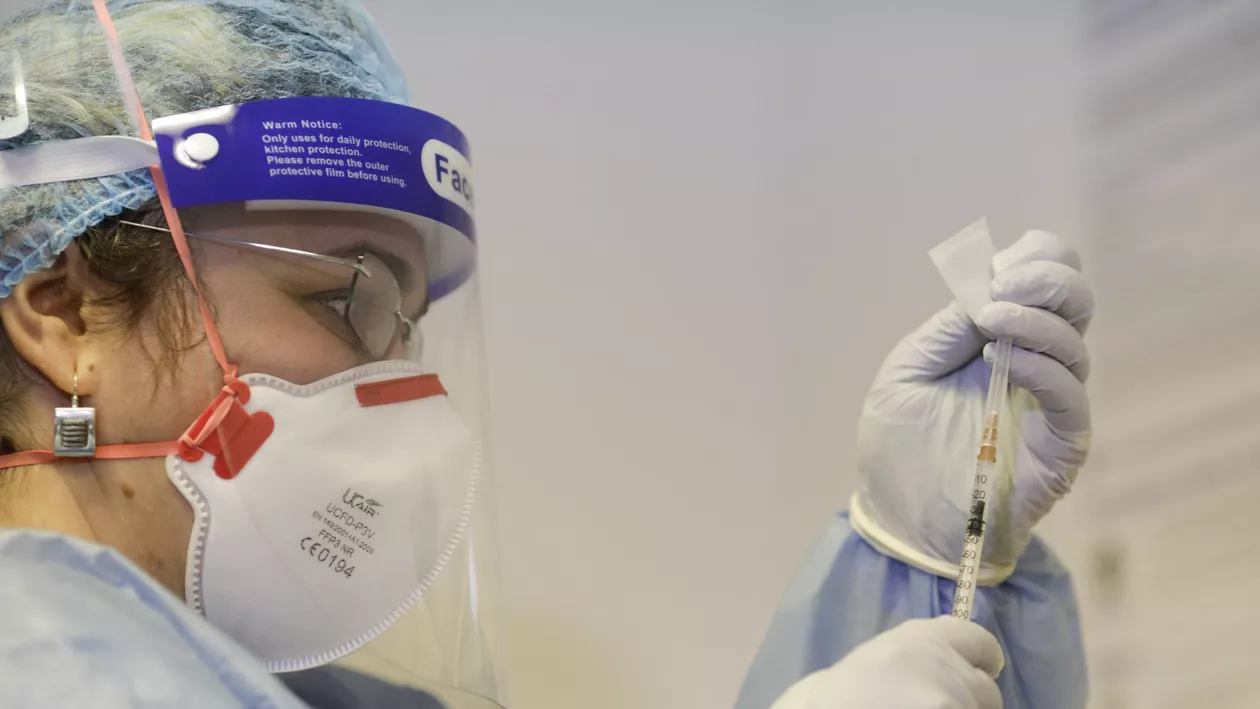 CNCAV: 54.281 de persoane, vaccinate anticoronavirus în ultima zi. S-au înregistrat 234 de reacții adverse