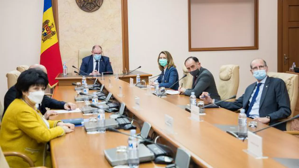 Guvernul de la Chișinău a cerut ca Parlamentul să instituie stare de urgență. Miza ar putea fi blocarea alegerilor anticipate