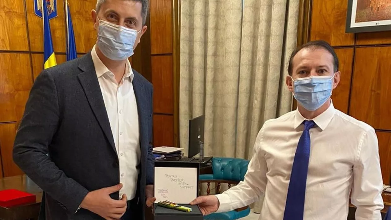 Ce cadou a primit Florin Cîţu de ziua lui, de la colegii din Guvern