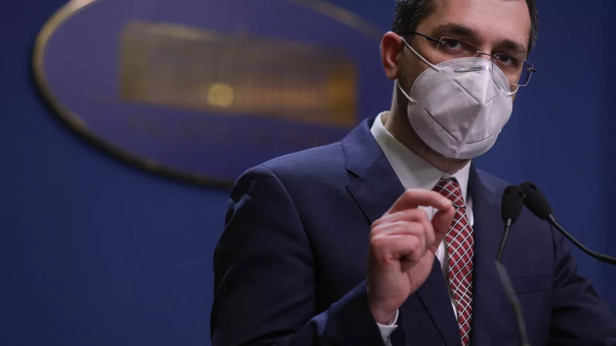 Vlad Voiculescu a fost amendat cu 1.500 de lei pentru că nu a purtat mască de protecție pe holul Parlamentului