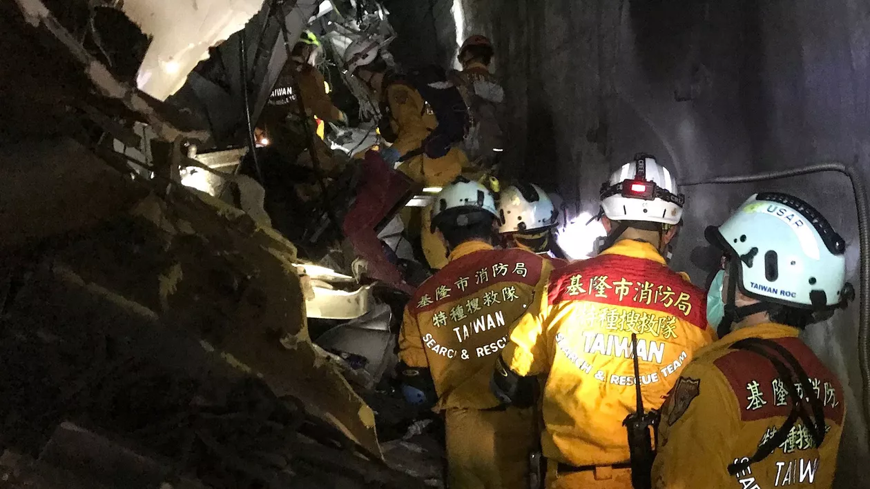 Tragedie feroviară de proporții în Taiwan. Un accident de tren a omorât cel puțin 50 de persoane și a rănit alte 146 (VIDEO)