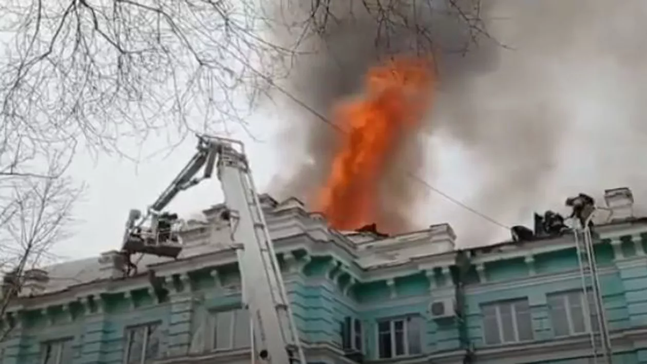 Rusia: O echipă de medici a finalizat o operație pe cord deschis în timp ce spitalul în care se afla era cuprins de flăcări (VIDEO)