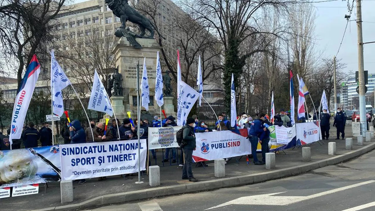Protest al Sindicatului Naţional Sport şi Tineret, în faţa ministerului de resort: “Sportul românesc a coborât sub pragul sărăciei”