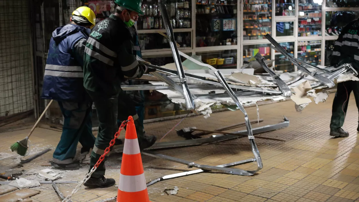 Primele spații comerciale demolate de la metrou, la stația ”Ştefan cel Mare” / Cei care trebuiau să elibereze spațiile s-au revoltat / Reacția primarului Radu Mihaiu (VIDEO, FOTO)