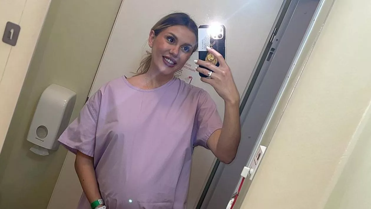 Emily Burghelea a născut, după multe ore de travaliu. Prima fotografie cu bebelușul