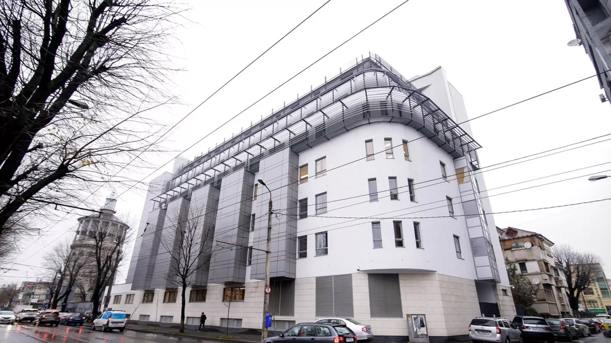 Pacienți de la Spitalul de Ortopedie Foișor din Capitală, evacuați vineri seară, după ce spitalul a fost transformat în unitate suport COVID. Raed Arafat: Avem nevoie de paturile de terapie intensivă