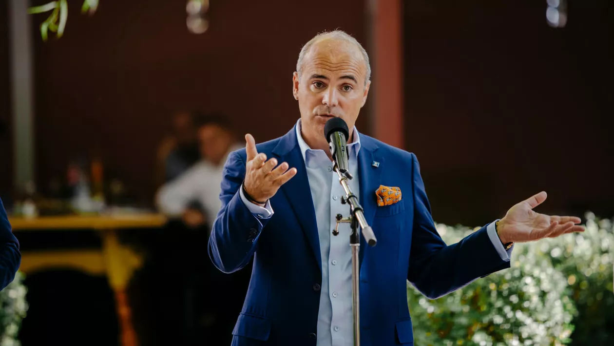 Rareș Bogdan, atac la adresa Andreei Moldovan: ”Poate vorbește mai puțin și se ocupă mai mult de minister” (VIDEO)