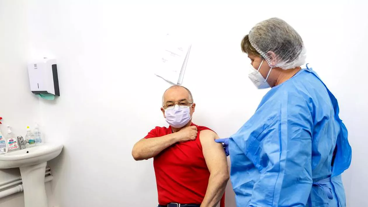 Emil Boc: Azi m-am vaccinat cu a doua doza de vaccin AstraZeneca. Totul a evoluat normal