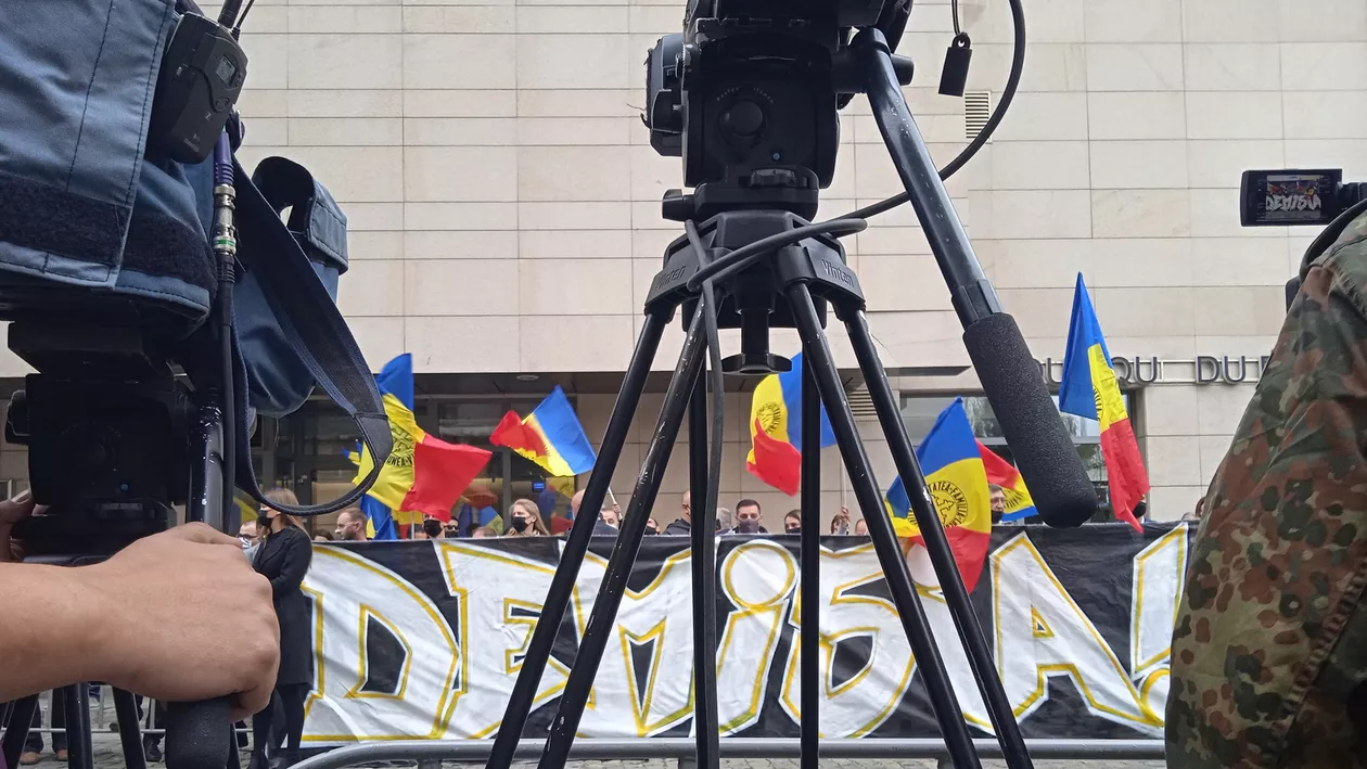 Protest AUR la Ministerul Sănătăţii. George Simion: Vrem demisia lui Vlad Voiculescu şi nu o să cedăm! (VIDEO)