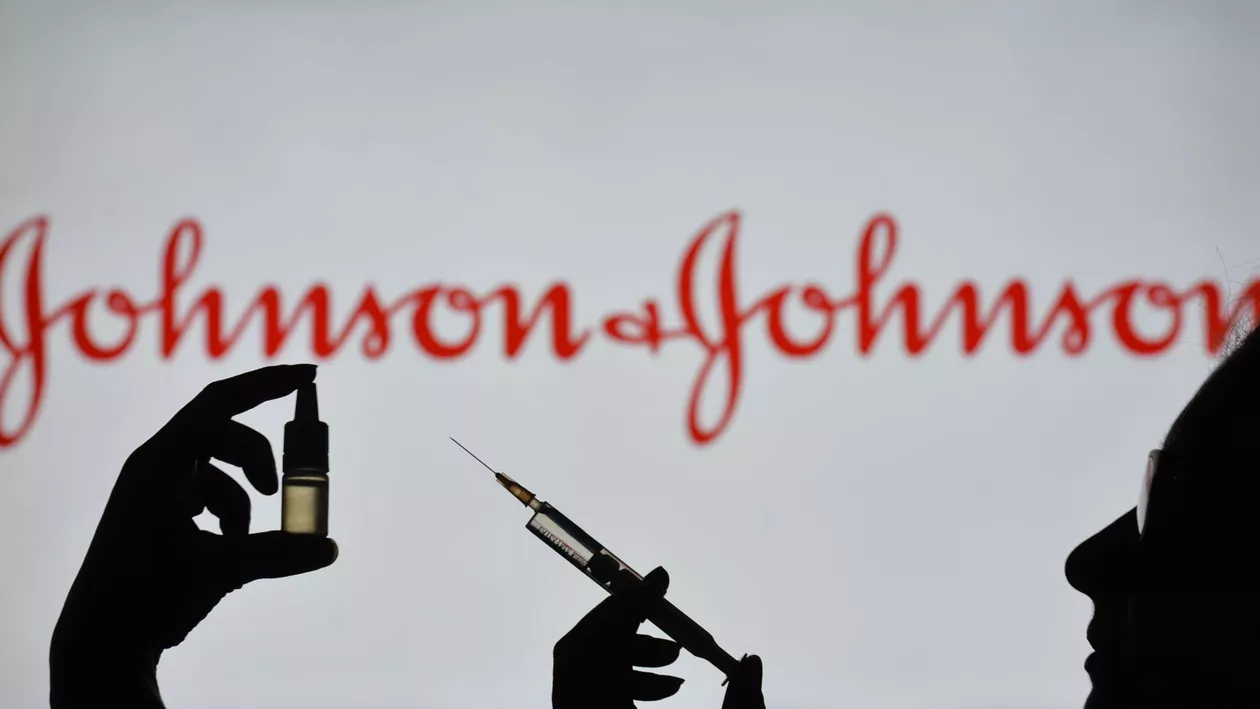 Johnson & Johnson le cere celorlalți producători de vaccin împotriva COVID-19 să i se alăture în studiul apariției trombozelor după imunizare