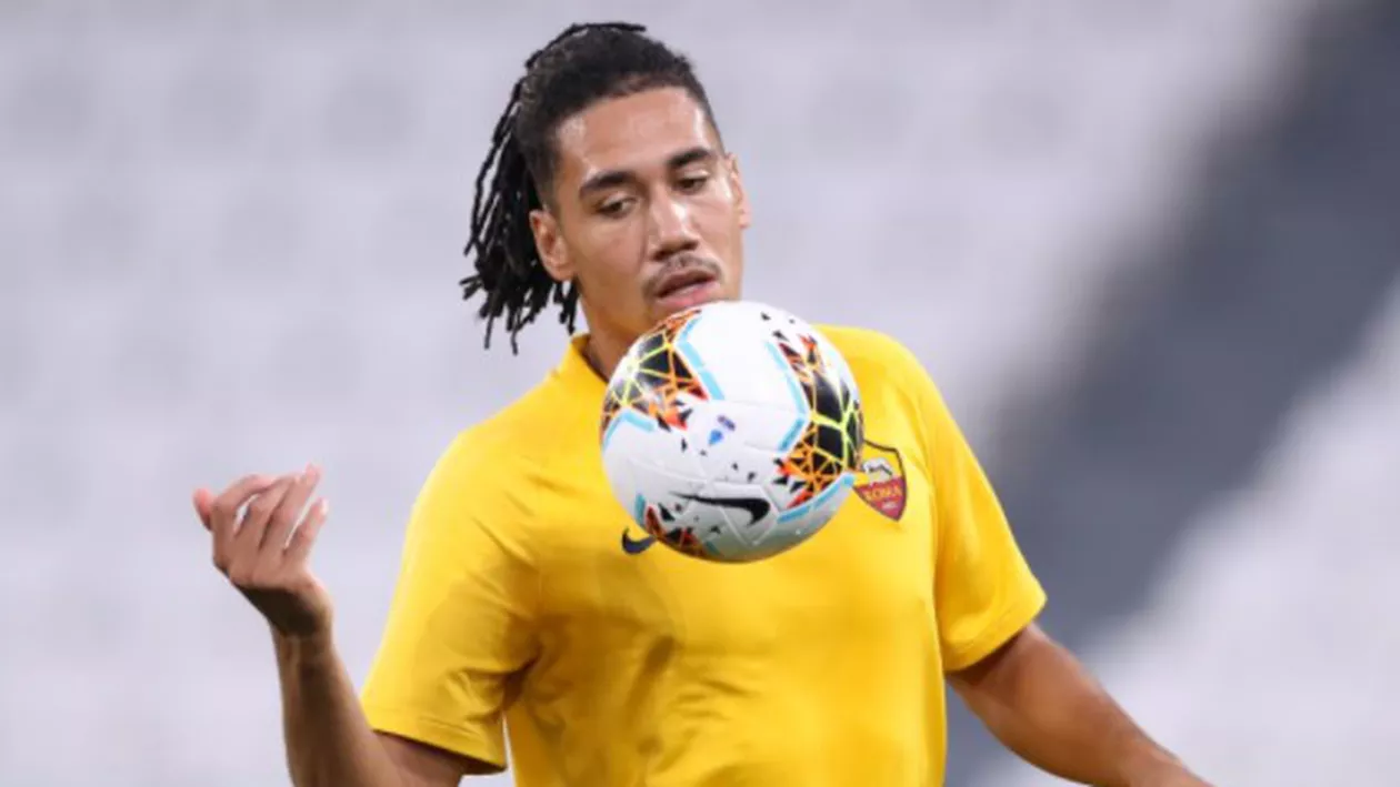 Fotbalistul Chris Smalling, jefuit în propria locuință, în miezul nopții. Hoții i-au pus pistolul la cap