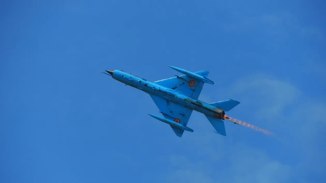 Un avion militar de tip MIG 21 s-a prăbuşit în Mureș (VIDEO)