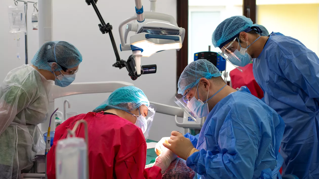 De ce este nevoie de mai mulți medici ca să îți tratezi dantura