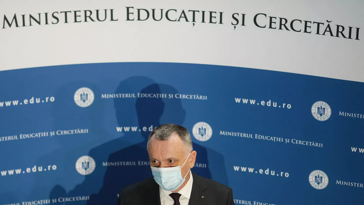 Sorin Cîmpeanu, întrebat dacă vor fi testați elevii la întoarcerea în școli: Este o altă solicitare pe care Ministerul Educației a făcut-o. Testarea în școli a fost cvasi-inexistentă în semestrul II (VIDEO)