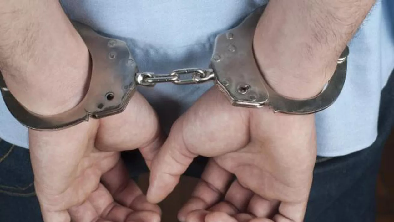 Un preot a fost prins în timp de întreținea relații intime cu un minor, într-o casă din Sectorul 3. Bărbatul a fost reținut