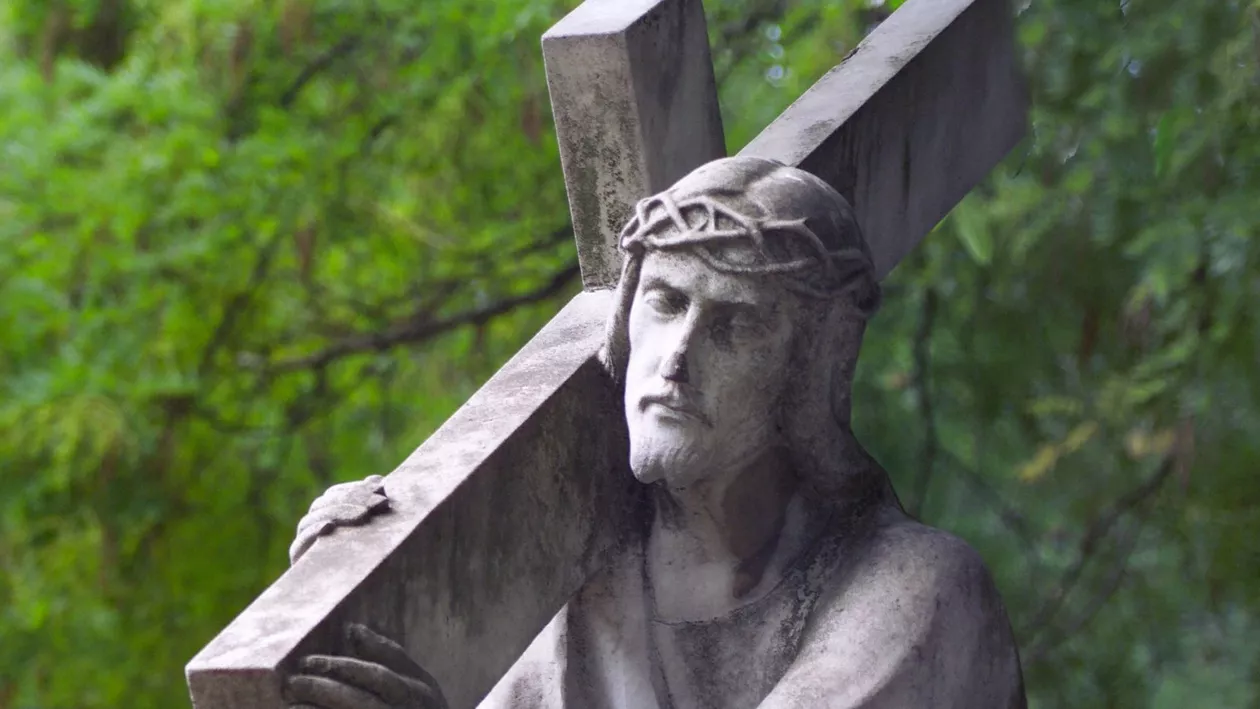 Vinerea Mare sau Vinerea Patimilor, pe 30 aprilie. Semnificația acestei zile în tradiția ortodoxă