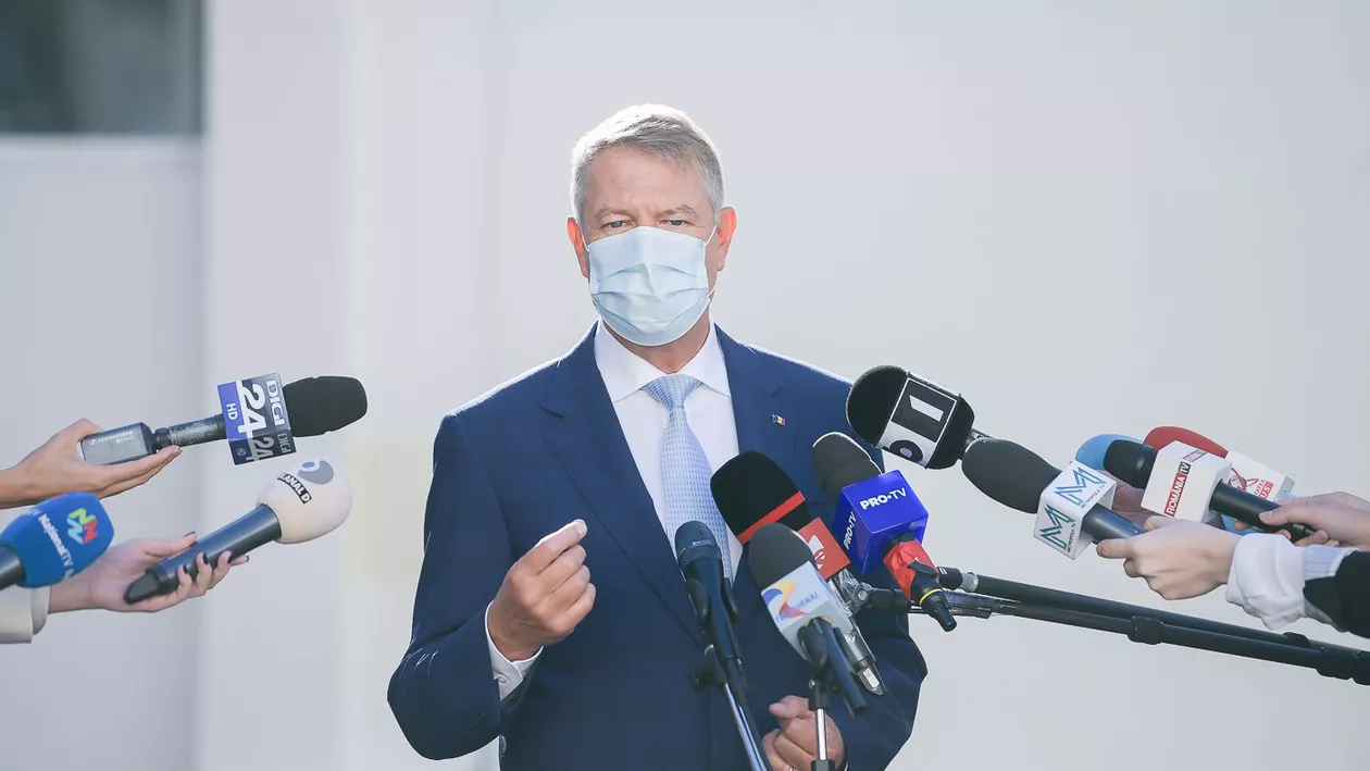 Klaus Iohannis: Revenirea la normalitate, tot mai aproape. Nu suntem în punctul de a renunța complet la restricții. Dacă nu ne vaccinăm într-un număr suficient de mare, vom purta masca și vom avea restricții încă mult timp de acum încolo (VIDEO)
