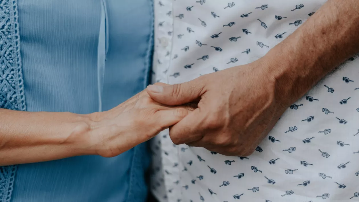 Frica de COVID i-a făcut să se sinucidă. Doi bătrâni din India s-au aruncat în fața trenului, pentru a nu transmite virusul nepotului